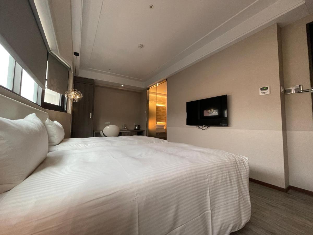 Royal Fine Hotel Kaohsiung Extérieur photo