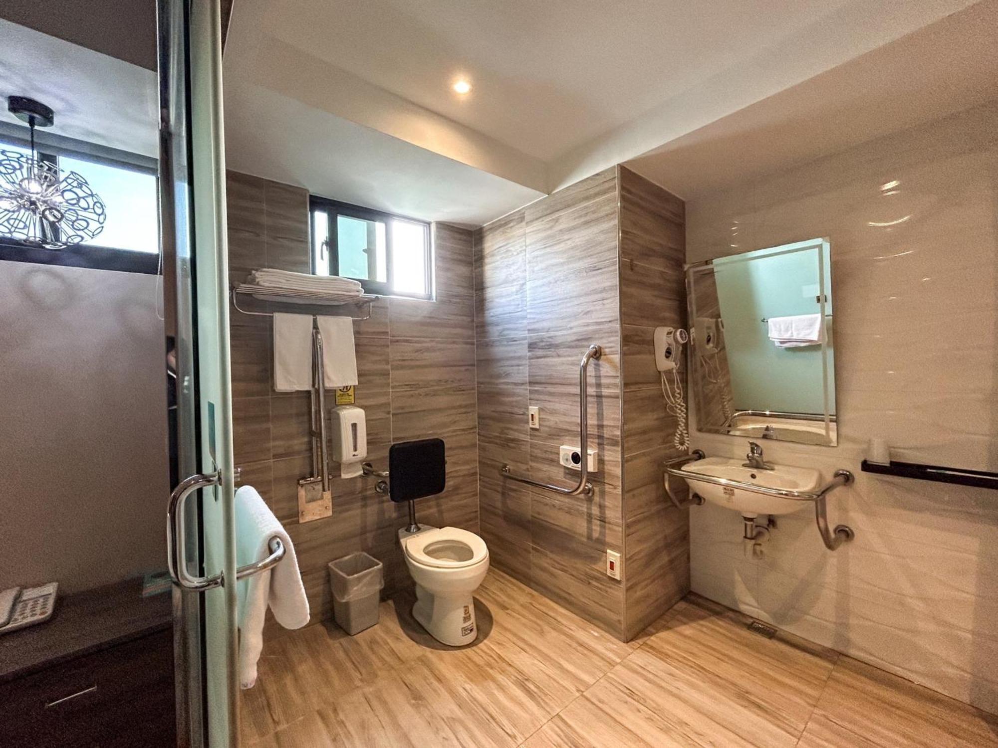 Royal Fine Hotel Kaohsiung Extérieur photo