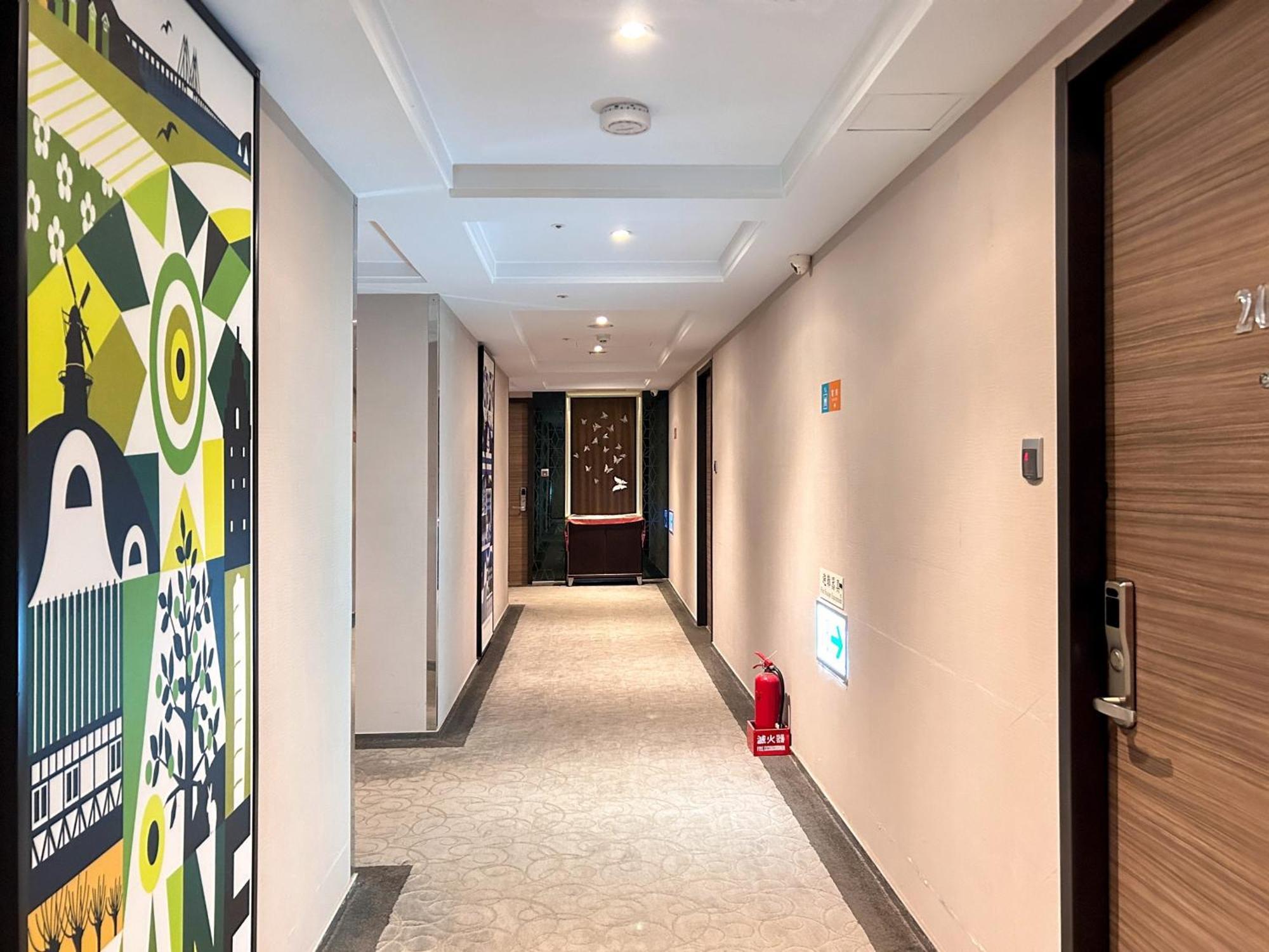 Royal Fine Hotel Kaohsiung Extérieur photo