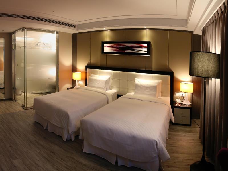 Royal Fine Hotel Kaohsiung Extérieur photo