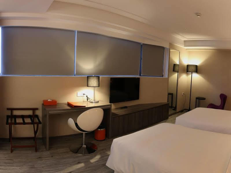 Royal Fine Hotel Kaohsiung Extérieur photo