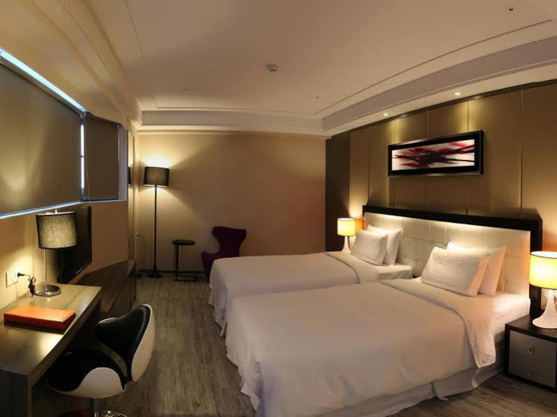 Royal Fine Hotel Kaohsiung Extérieur photo